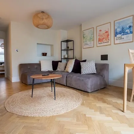 Scandi Style Garden #1 With Parking Permit Appartement