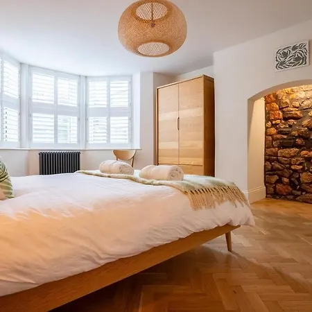 Apartment Scandi Style Garden #1 With Parking Permit