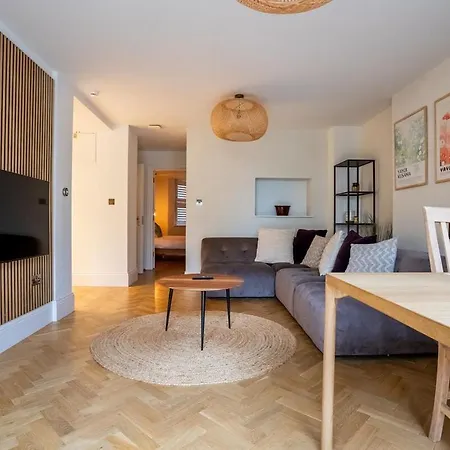 Scandi Style Garden #1 With Parking Permit Appartement